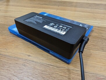 Klein-medium (13 x 5,2 x 3,3 cm) 100 W AC-adapter