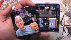 Een teardown van de Galaxy Z Flip 7 bewijst dat de fliptelefoon van Samsung allesbehalve stofdicht is. (Afbeelding bron: JerryRigEverything)