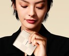 Xiaomi heeft officiële teaserposters, persfoto's en een teaservideo vrijgegeven van de Mix Flip 2 flip-telefoon met Leica-camera. (Afbeeldingsbron: Xiaomi)