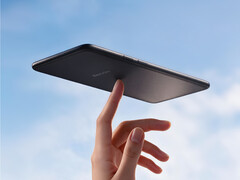 De Tango 2S weegt ongeveer 147 gram. Afgebeeld: een promotiefoto waarop het lichtgewicht ontwerp van de e-reader wordt benadrukt