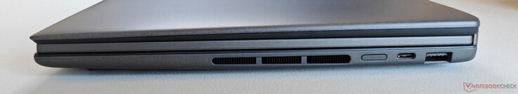 Rechts: Aan/uit-knop, USB-C 4.0 met Thunderbolt 4 (40 GBit/s, DisplayPort, Power Delivery), USB-A 3.2 Gen.2 (10 Gbit/s)