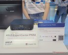 De Asus ExpertCenter PN54 is getoond op Computex 2025 (bron: Notebookcheck)