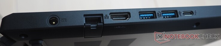 Links: Stroomvoorziening, RJ45 LAN, HDMI 2.1, 2x USB-A 3.0, Thunderbolt 4