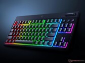 Het Razer BlackWidow V4 TKL toetsenbord met laag profiel wordt getoond onder een hoek (Afbeelding bron: Razer PR)