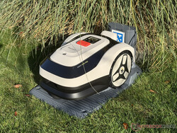 De Raccoon 2 SE in zijn laadstation