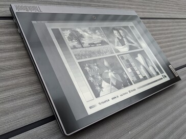 Lenovo ThinkBook Plus Gen2 in openluchtgebruik (E-Ink)
