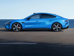 Xiaomi SU7 (2026) in de nieuwe kleur Capri Blue: De elektrische sportsedan krijgt meer dan alleen een kleine facelift. (Afbeeldingsbron: Xiaomi)