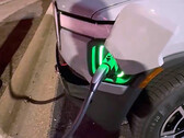 Rivian plug-and-charge werkt nu bij Superchargers (Afbeelding: ryanhuber/X) 