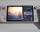 Een vooraanzicht van het Steam Deck met Elden Ring aan de linkerkant van het scherm en de Lossless Scaling plug-in instellingen zichtbaar aan de rechterkant, inclusief FPS Multiplier, Flow Scale en Performance Mode toggles. (Afbeeldingsbron: Deck Wizard/YouTube)