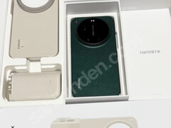 De Xiaomi 17 Ultra in een van de lanceringskleuren.