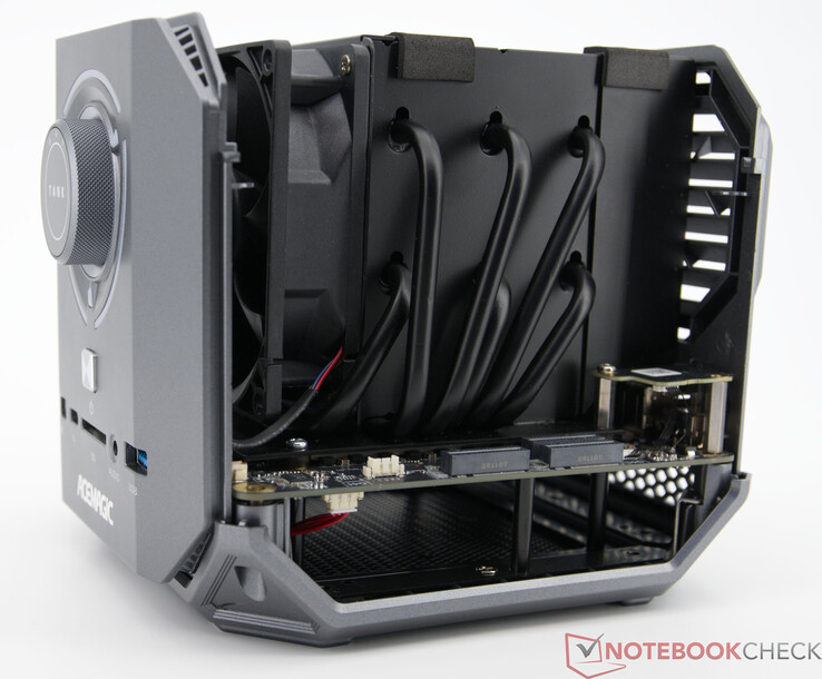 Acemagic op de M1A Pro+ zonder behuizingsdeksel