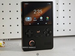 De Air Y is een van de twee nieuwe verticale handhelds van Mangmi.