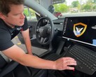 Het scherm van Tesla wordt gebruikt als politiecomputer op de Model PD (afbeelding: epcalderhead/YT) 