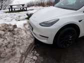 Geen sensoren om die berg sneeuw nu te detecteren (afbeelding: Tech &amp; Tesla Zweden/YouTube)