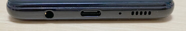 Bodem: 3.5 mm audioaansluiting, USB-C-poort, microfoon, luidspreker