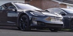 De Tesla Model S van Paul Curzon heeft meer dan 430.000 mijl afgelegd op zijn originele accu. (Bron: AutoTrader UK)