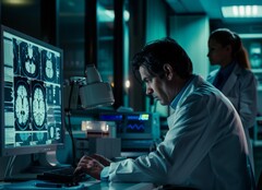 Een neuroloog onderzoekt een menselijk brein (Beeldbron: TungArt7/Pixabay)