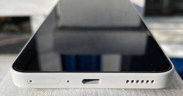 Onder: dual-SIM, microfoon, USB-C 2.0, luidspreker (bron: Manuel Masiero)