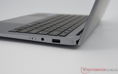 GeekBook X14 Pro - Aansluitingen aan de rechterkant