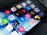 Close-up van een smartphonescherm met veel app-pictogrammen