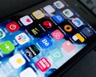 Close-up van een smartphonescherm met veel app-pictogrammen