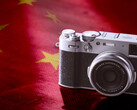 Het ziet ernaar uit dat FUjifilm de X100VI in China gaat produceren om beter aan de grote vraag te kunnen voldoen. (Afbeelding bron: Fujifilm / Unsplash - bewerkt)