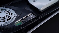 Sony's grote inzet op PCIe4 SSD's voor uitbreiding betaalt zich uit tegen de uitbreidingskaart van de XBox Series X (Beeldbron: IGN)