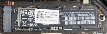 De PCIe 4 M.2 SSD kan worden vervangen.