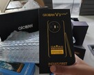 De Alcatel V3 Ultra wordt geleverd met een stylus, net als de Galaxy S25 Ultra van Samsung. (Afbeeldingsbron: Madhav Sheth)