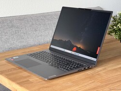 Lenovo ThinkBook 16 G6 beoordeling. Testapparaat geleverd door Lenovo Duitsland.