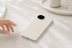 De Sharp Aquos Wish 6 heeft een opvallend ontwerp met een ronde cameramodule.