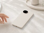 De Sharp Aquos Wish 6 heeft een opvallend ontwerp met een ronde cameramodule.