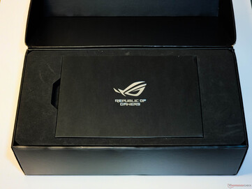Asus ROG Astral GeForce RTX 5080 OC: Verpakking