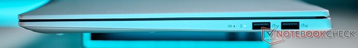 Rechts: 2x USB-A 3.2 Gen 1 (5 Gbit/s)
