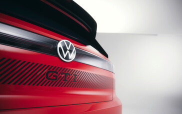VW heeft de achterkant van de ID. GTI een licht retro flair gegeven, waarbij opnieuw gebruik is gemaakt van zware GTI-branding. (Afbeelding bron: Volkswagen)