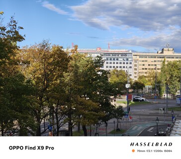 Een 70mm foto van de Oppo Find X9 Pro met standaard 12MP.