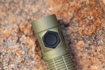 De schakelaar aan de zijkant biedt toegang tot alle vijf helderheidsniveaus.