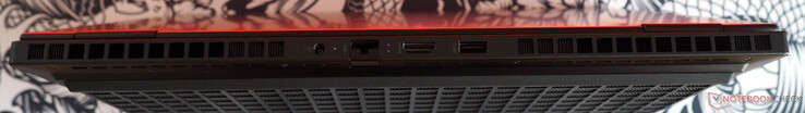 Achterkant: netwerkaansluiting, RJ45 LAN, HDMI 2.1, USB-A 3.0