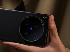 De Find X9 Pro zal naar verluidt de cameralay-out van de Vivo X200 Ultra overnemen wanneer deze later dit jaar wordt gelanceerd. (Afbeeldingsbron: Vivo - bewerkt)