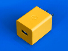 De Playdate AC Charger heeft een USB-A-poort. (Afbeeldingsbron: Playdate)