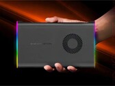 De ONEXPLAYER M1 werkt op een 100 W USB Type-C PSU. (Afbeeldingsbron: One-Netbook)