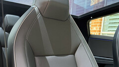 Het interieur van de Cybertruck in de nieuwe kleur Tactical Grey (Afbeelding: DoberManPin-Sure)