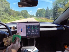 Model Y FSD rijdt een tolpoortje uit na betalingstransactie. (Afbeeldingsbron: DirtyTesla)