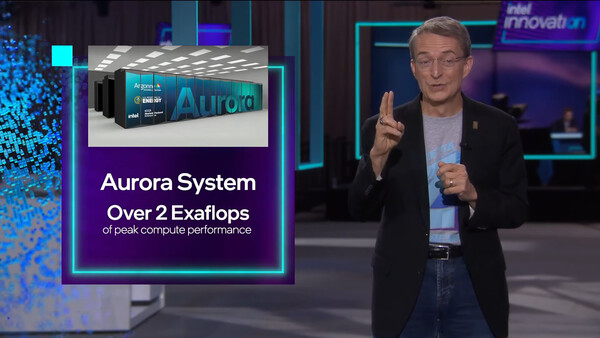 Hoewel de "Knight's Hill" Xeon Phi processors die oorspronkelijk bedoeld waren voor Aurora er nooit zijn gekomen, heeft Intel de prestatiedoelstelling voor het systeem in de jaren daarna steeds verder verhoogd. (Afbeelding: Intel)
