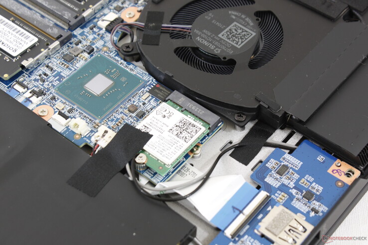 Een verwijderbare Intel AX201 WLAN-module wordt standaard meegeleverd voor compatibiliteit met Bluetooth 5.2 en Wi-Fi 6