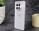 OnePlus 13R (zie afbeelding) en OnePlus 12 krijgen dankzij de nieuwste update ondersteuning voor dubbele Bluetooth-audiostreaming