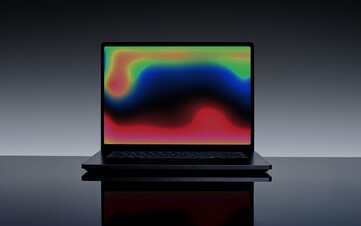 De Surface Laptop Ultra heeft een 15-inch mini-LED-scherm met 2.000 nits HDR-helderheid.