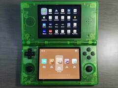 Een vermeende blik op de Anbernic RG DS in een doorschijnend groene afwerking. (Afbeeldingsbron: via Retro Handhelds)