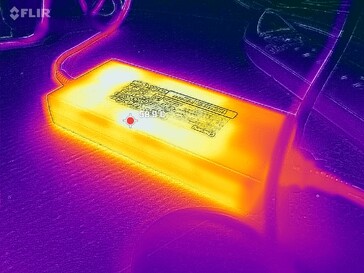 De netadapter bereikt tijdens het gamen een temperatuur van bijna 60 °C
