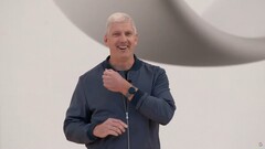 Rick Osterloh draagt de aankomende Pixel Watch. (Afbeelding bron: Google)